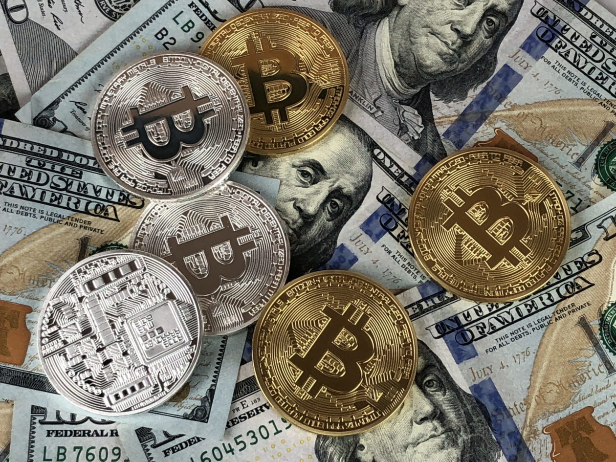 Illustration of global fiat currencies flowing into top stablecoins USDC, USDT, DAI, PYUSD, and EUROC, representing fast and secure crypto on-ramp services in 2024.